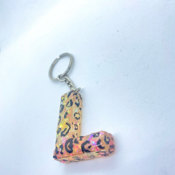 L Resin Letter Keychain - Picture 3 of 5